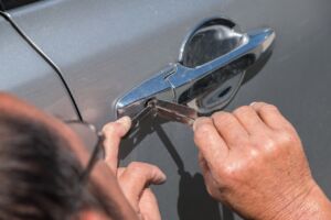 Read more about the article 5 Easy Ways To Prevent Being Locked Out Of Your Car