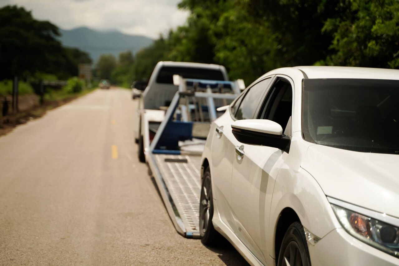 Read more about the article Let’s Talk About Flatbed Tow Trucks
