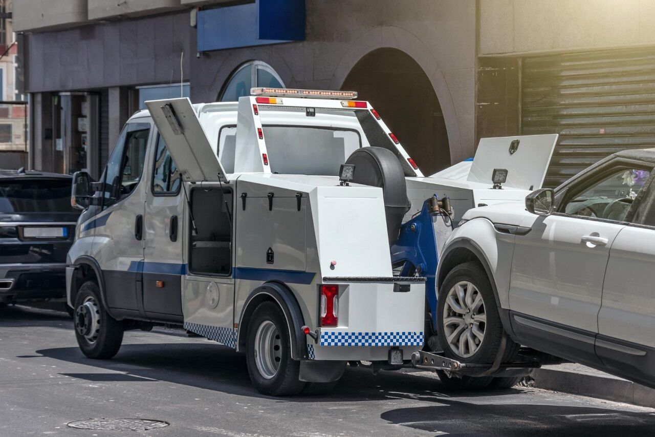 Read more about the article Advantages And Disadvantages Of Wheel Lift Towing