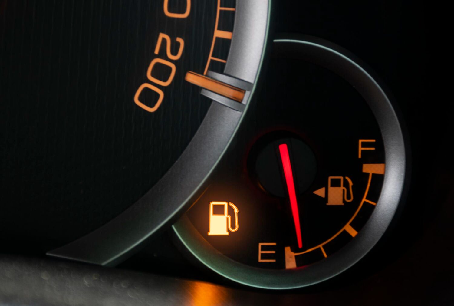 Read more about the article Benefits of Fuel Delivery Services: Saving Time and Effort