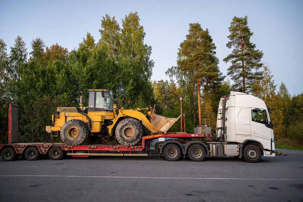 You are currently viewing Oversize Load Transport: What You Need to Know Before Moving Heavy Equipment